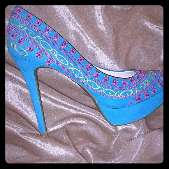 Gianni Bini Embroidered Heels - Picture 1 of 1